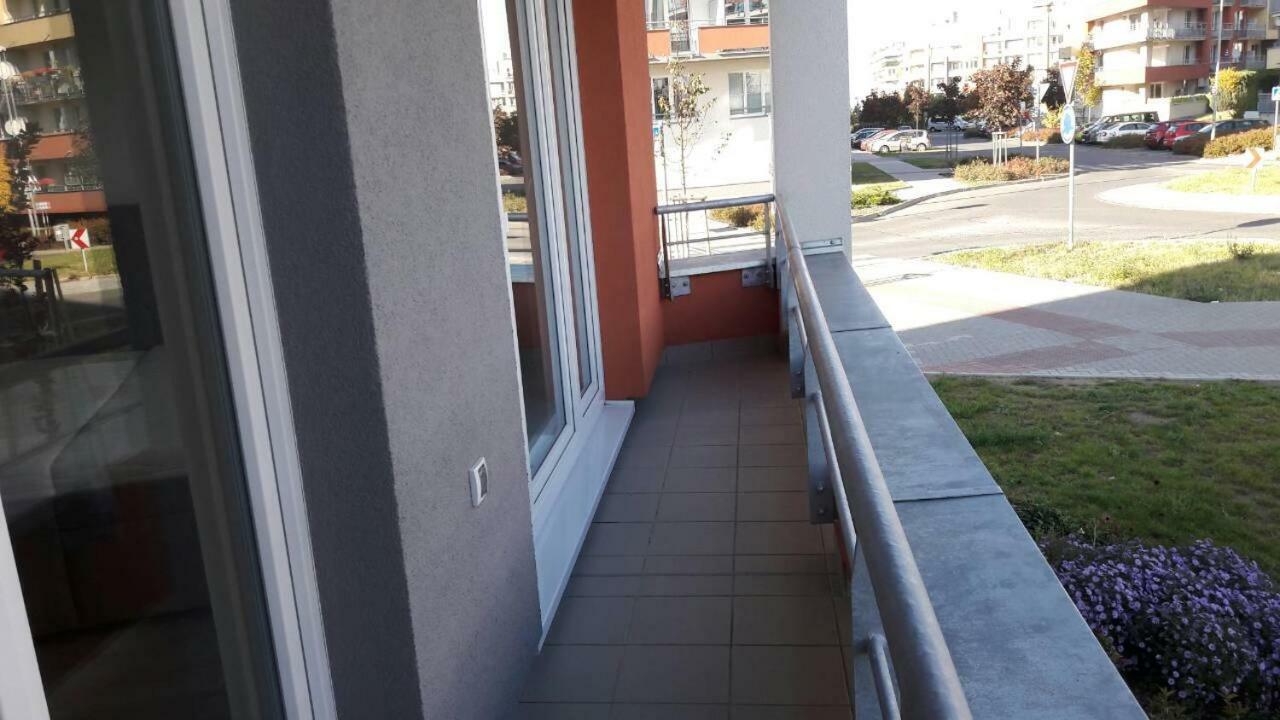 Ferienwohnung H+ Apartman Letiste Praha Exterior foto