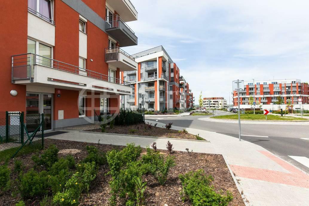 Ferienwohnung H+ Apartman Letiste Praha Exterior foto