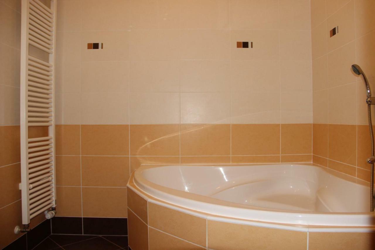 Ferienwohnung H+ Apartman Letiste Praha Exterior foto
