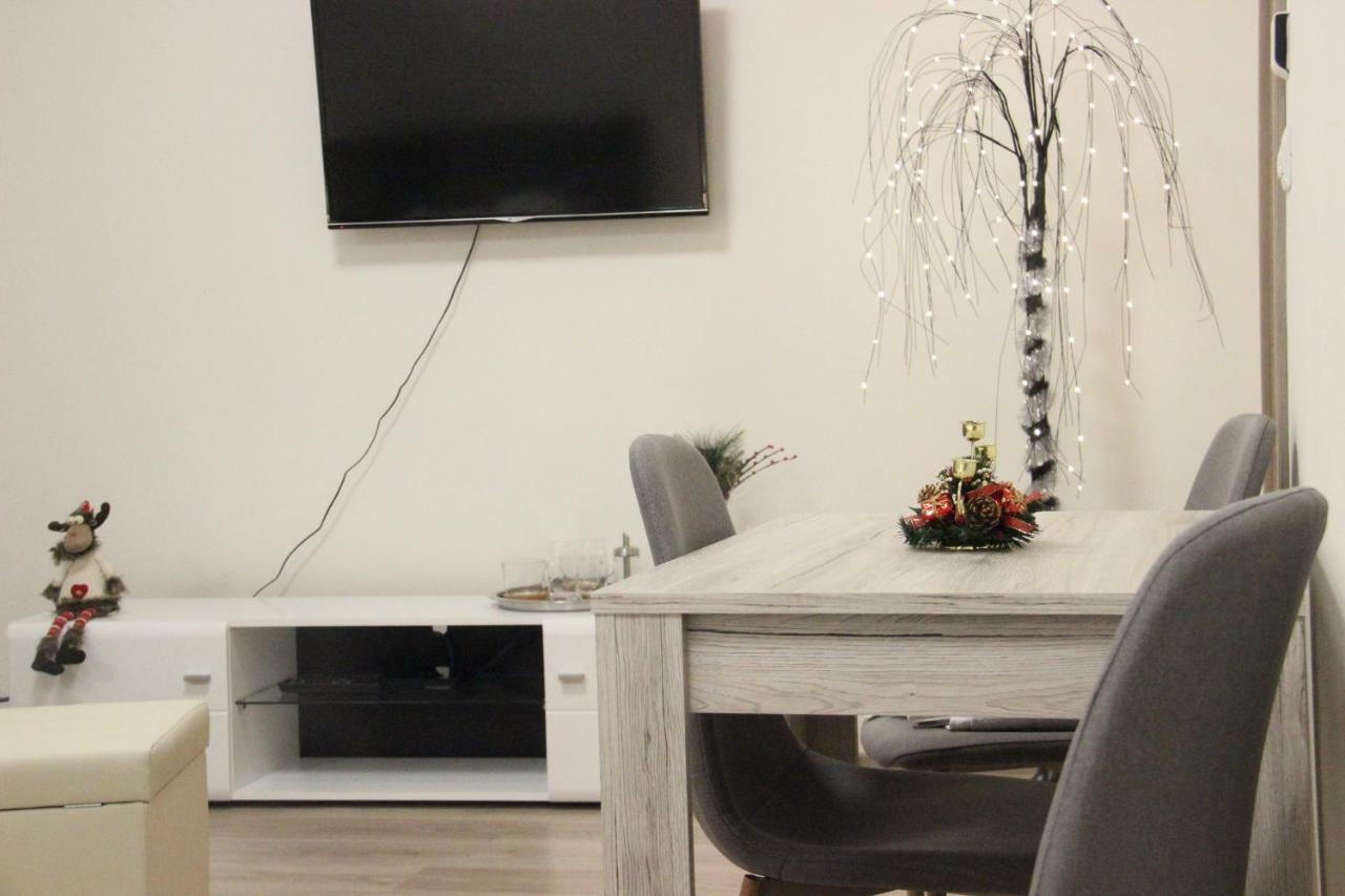 Ferienwohnung H+ Apartman Letiste Praha Exterior foto