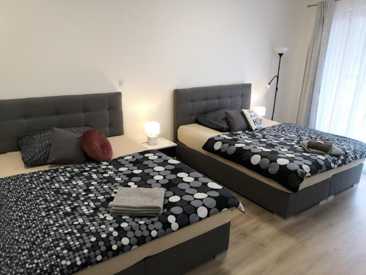 Ferienwohnung H+ Apartman Letiste Praha Exterior foto